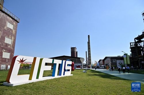 推動(dòng)服貿(mào)發(fā)展 共創(chuàng)美好未來 服務(wù)貿(mào)易發(fā)展高峰論壇側(cè)記